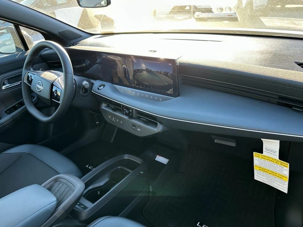 Nissan LEAF SV+ FWD 2026 — side view