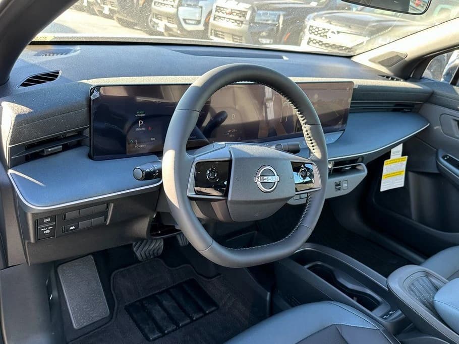 Nissan LEAF SV+ FWD 2026 — side view