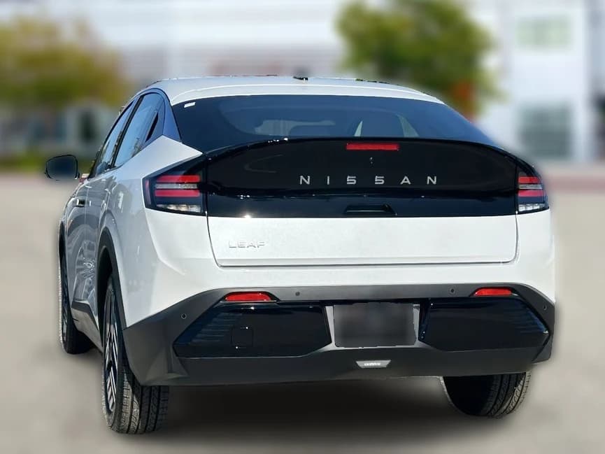 Nissan LEAF SV+ FWD 2026 — side view