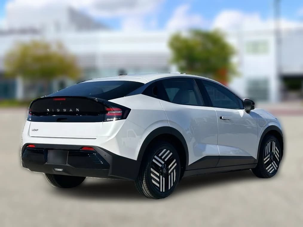 Nissan LEAF SV+ FWD 2026 — side view
