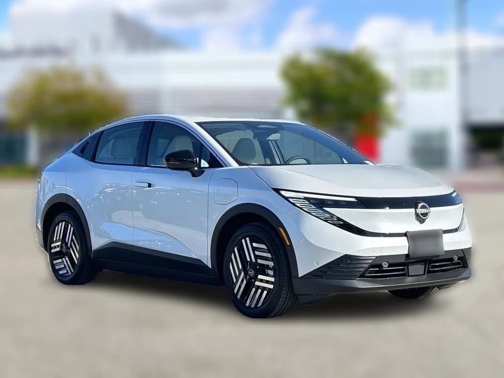 Nissan LEAF SV+ FWD 2026 — side view