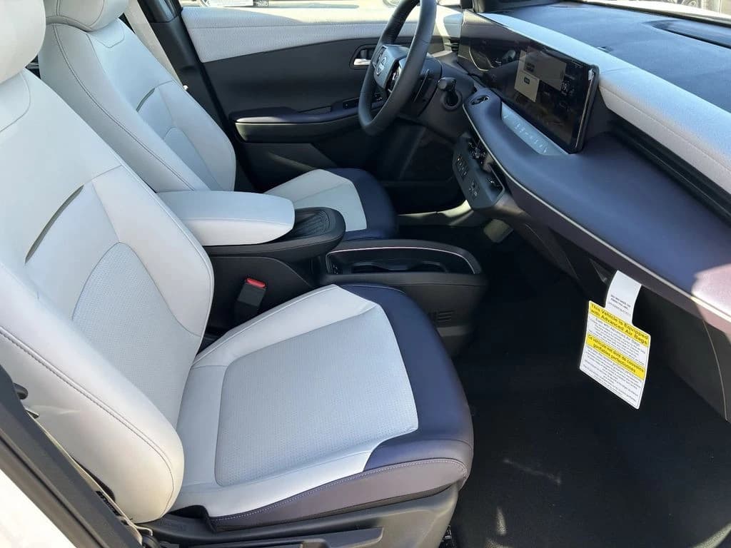 Nissan LEAF SV+ FWD 2026 — side view