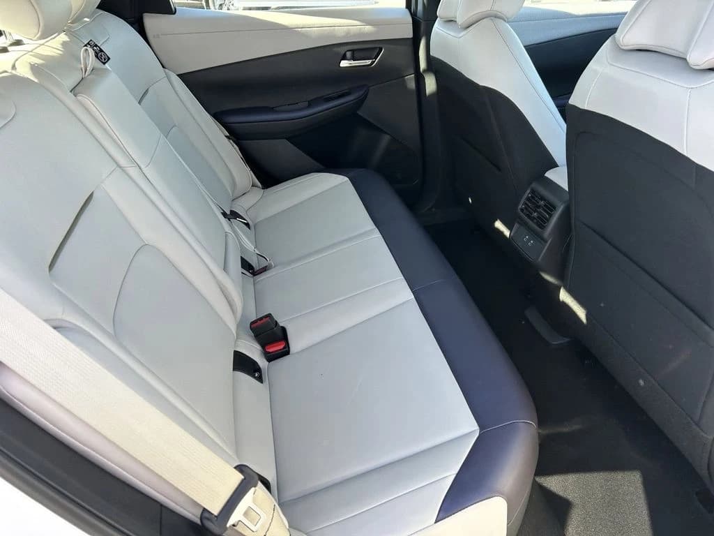 Nissan LEAF SV+ FWD 2026 — side view