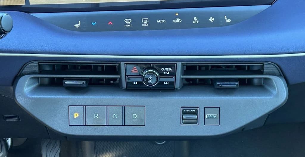 Nissan LEAF SV+ FWD 2026 — side view