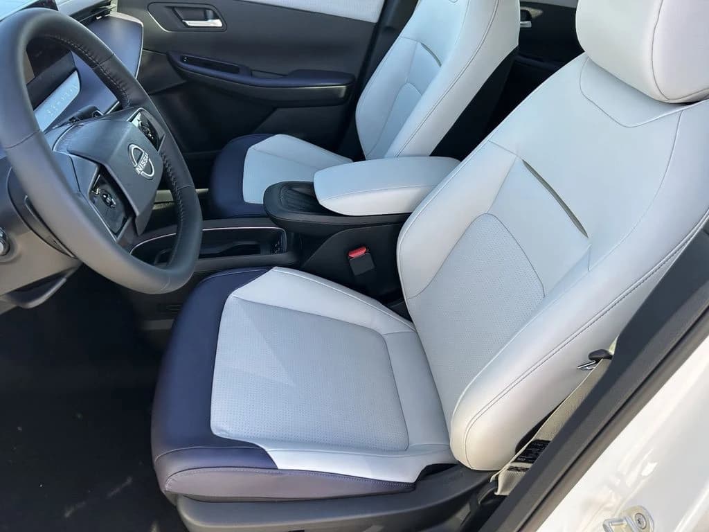 Nissan LEAF SV+ FWD 2026 — side view
