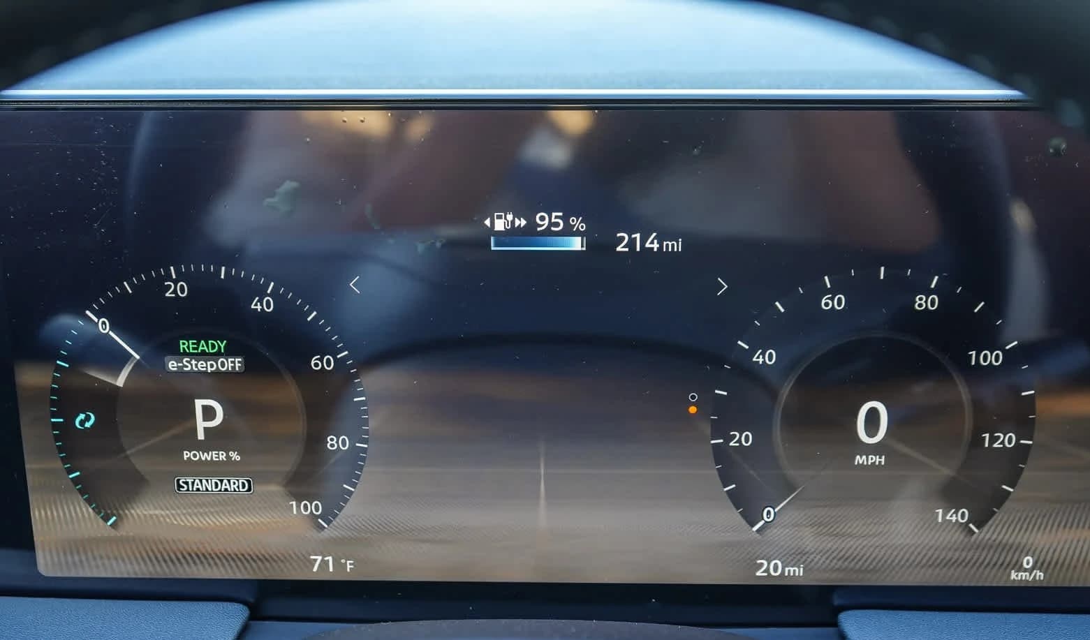 Nissan LEAF SV+ FWD 2026 — side view