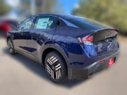 Nissan LEAF SV+ FWD 2026 — side view