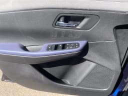 Nissan LEAF SV+ FWD 2026 — side view