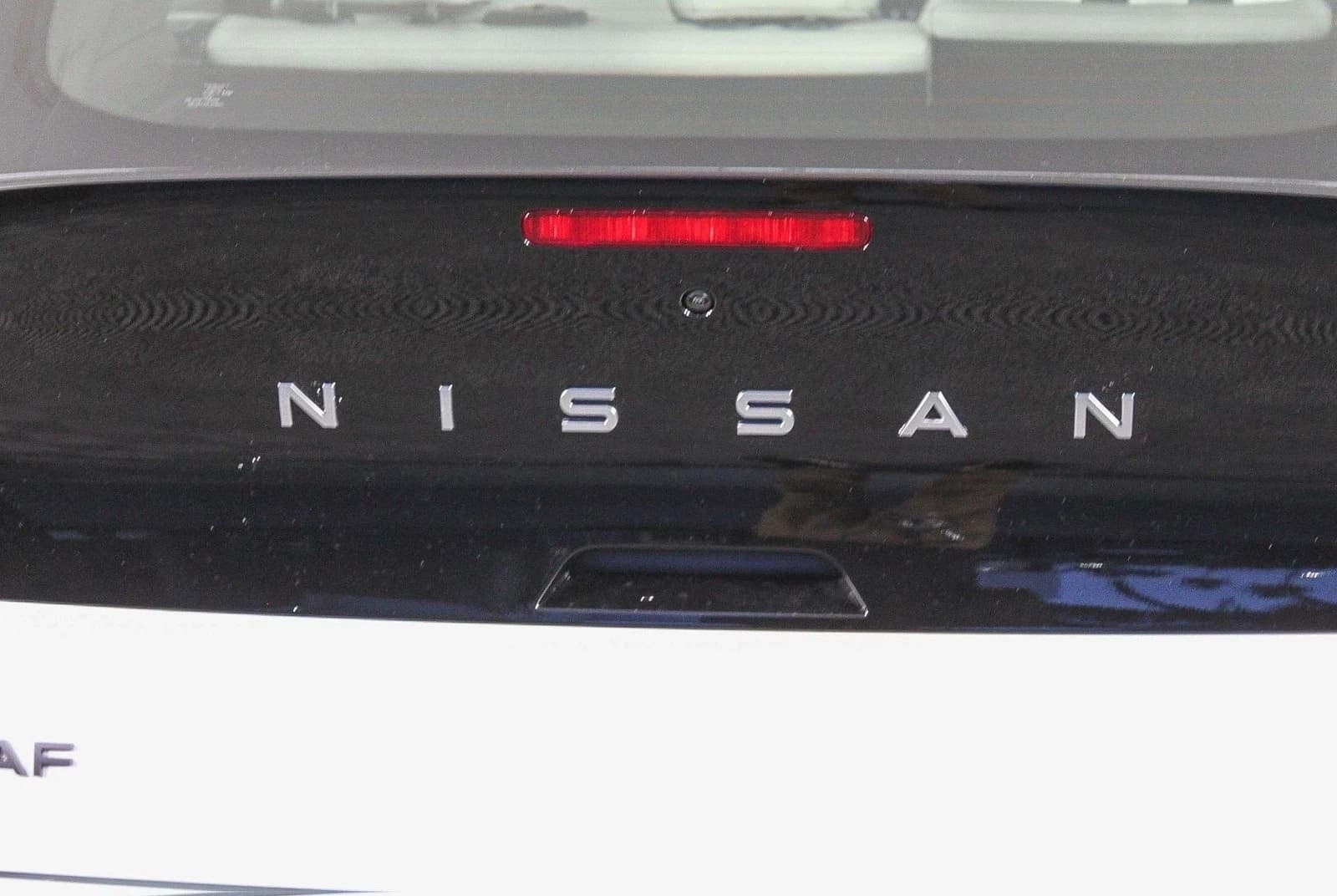 Nissan LEAF SV+ FWD 2026 — side view
