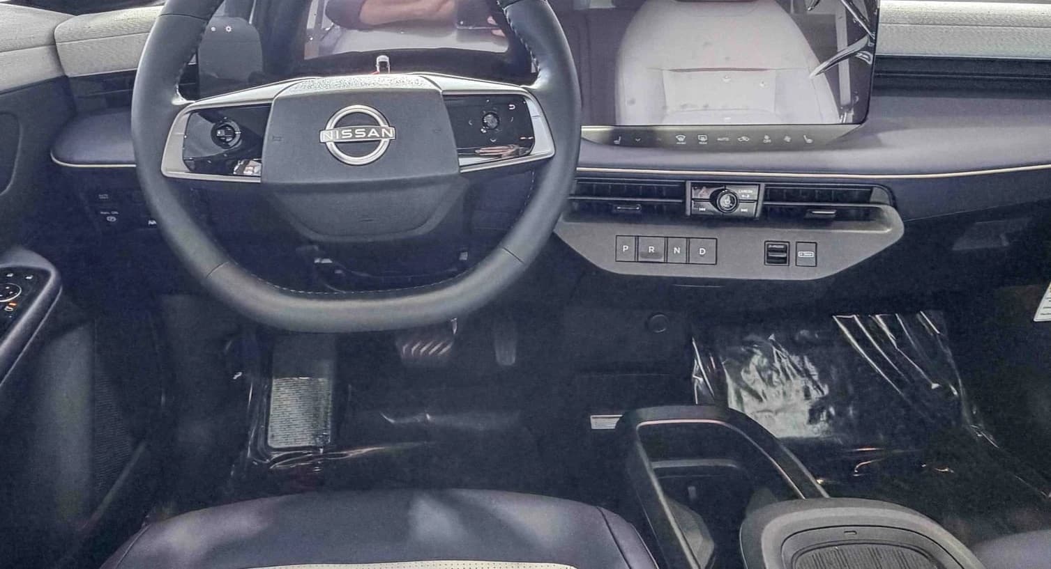 Nissan LEAF SV+ FWD 2026 — side view