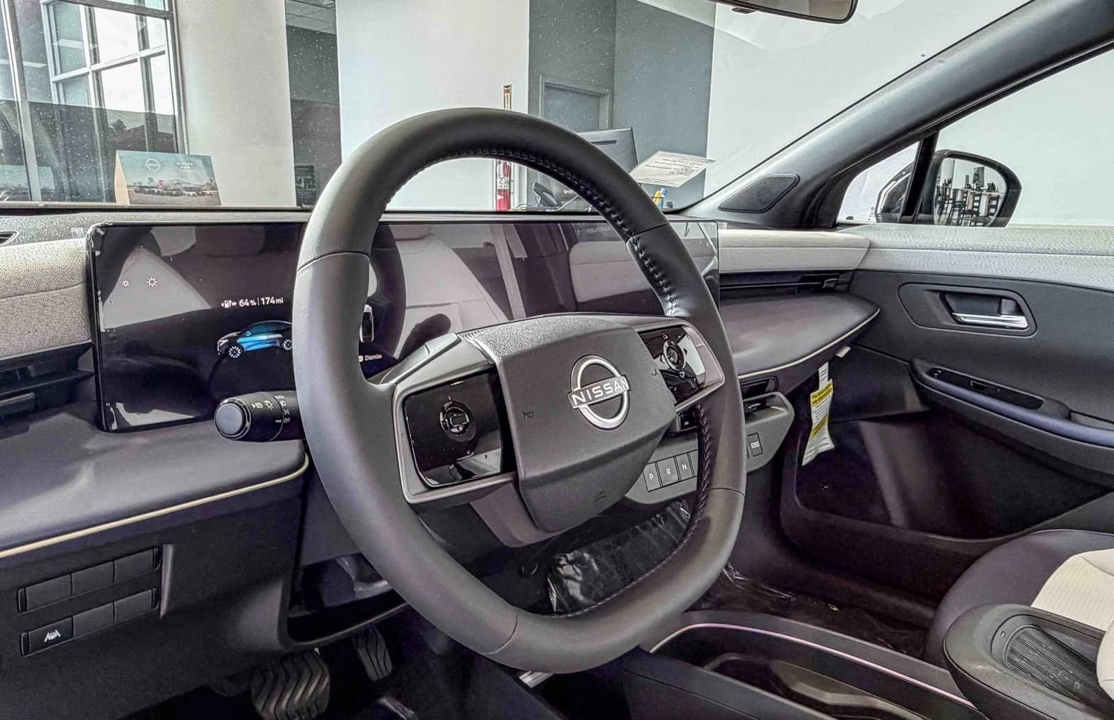 Nissan LEAF SV+ FWD 2026 — side view