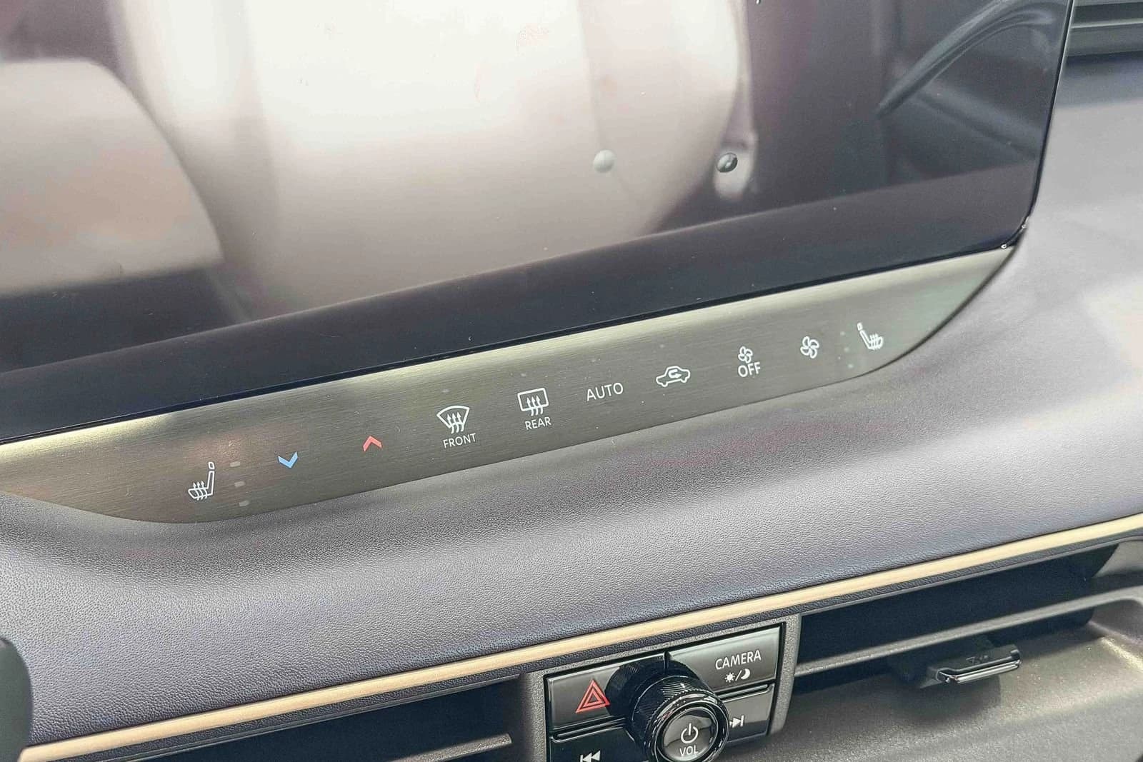 Nissan LEAF SV+ FWD 2026 — side view