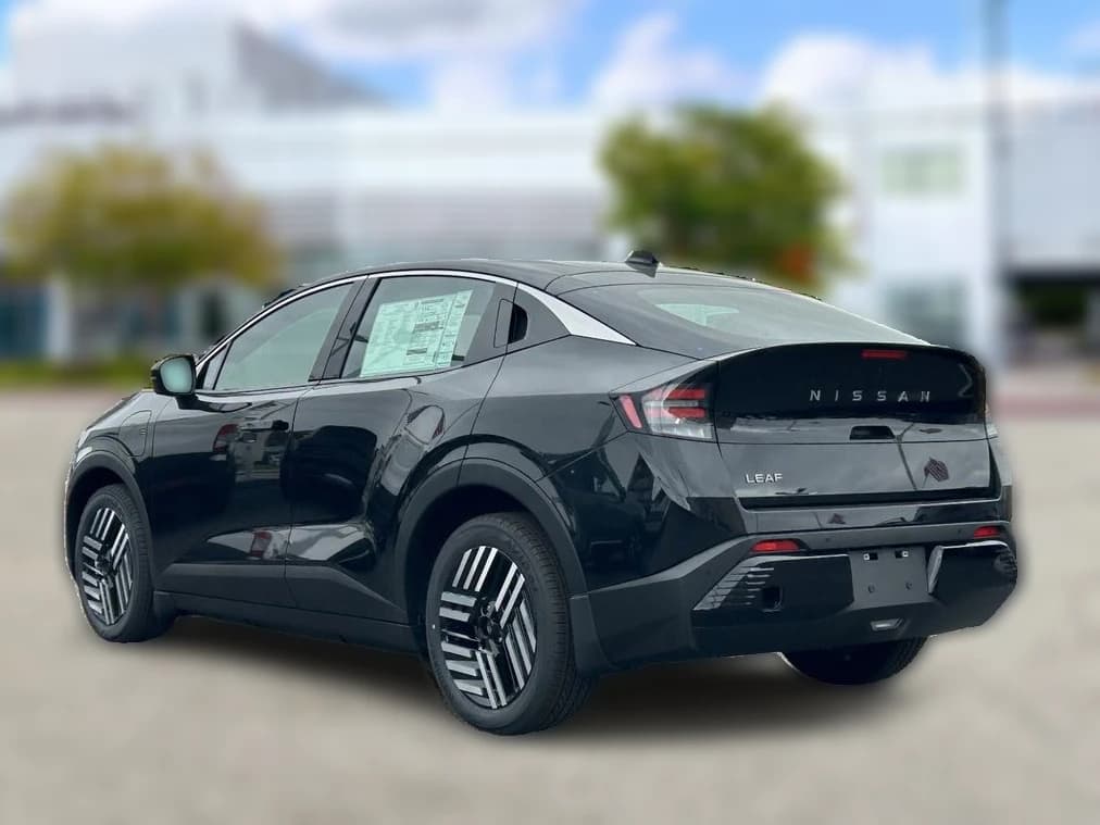 Nissan LEAF SV+ FWD 2026 — side view
