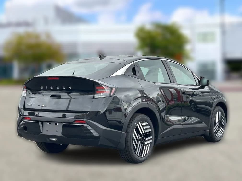 Nissan LEAF SV+ FWD 2026 — side view