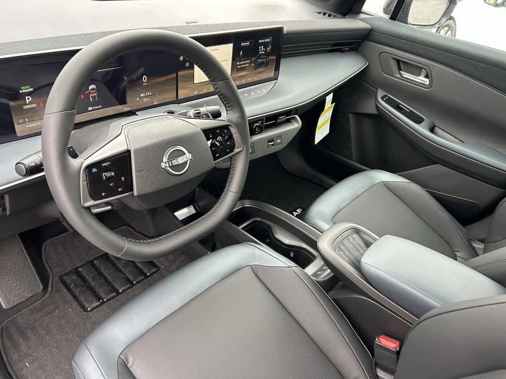 Nissan LEAF SV+ FWD 2026 — side view