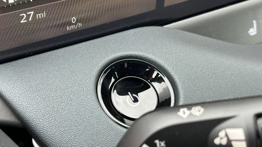 Nissan LEAF SV+ FWD 2026 — side view