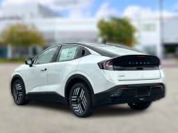 Nissan LEAF SV+ FWD 2026 — side view