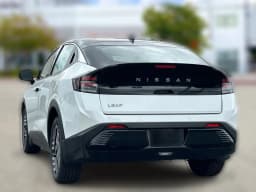 Nissan LEAF SV+ FWD 2026 — side view