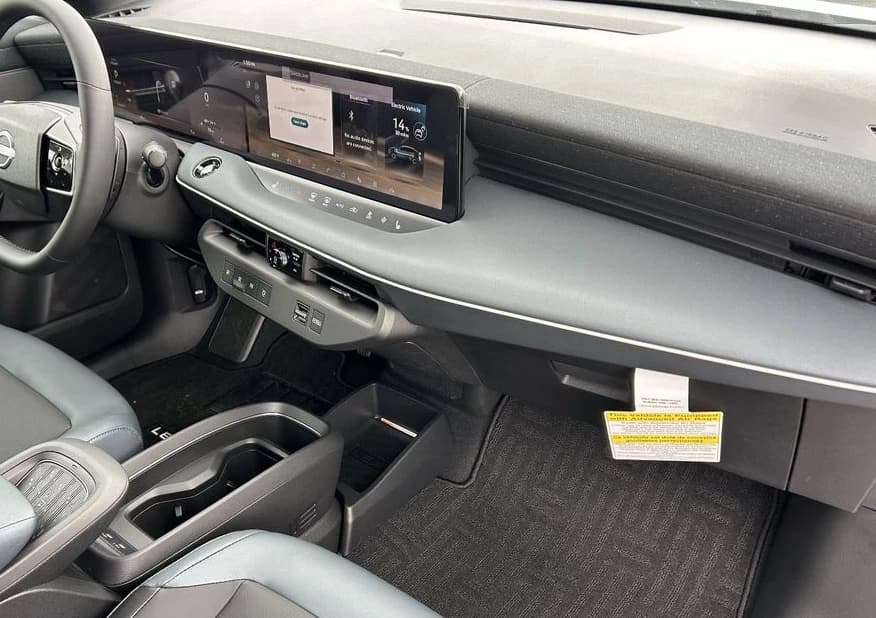 Nissan LEAF SV+ FWD 2026 — side view