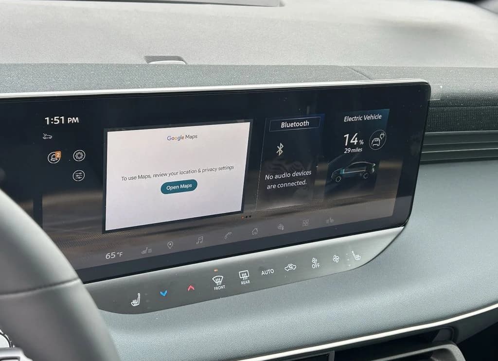 Nissan LEAF SV+ FWD 2026 — side view