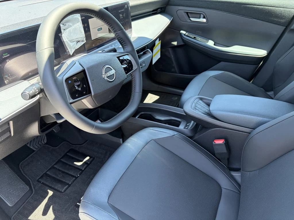Nissan LEAF SV+ FWD 2026 — side view