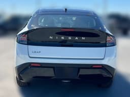 Nissan LEAF SV+ FWD 2026 — side view