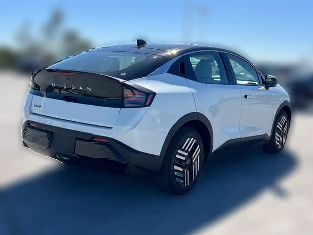 Nissan LEAF SV+ FWD 2026 — side view