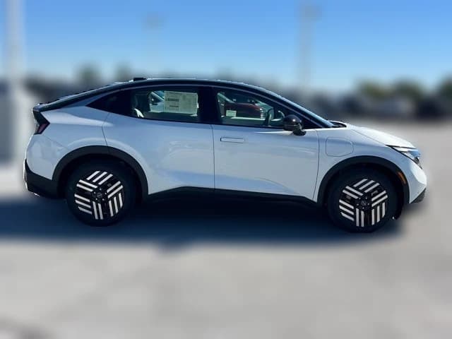 Nissan LEAF SV+ FWD 2026 — side view