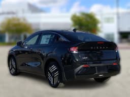 Nissan LEAF SV+ FWD 2026 — side view