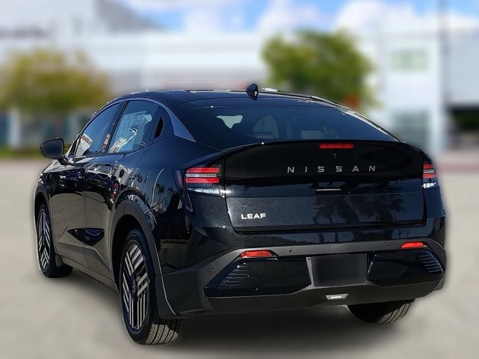 Nissan LEAF SV+ FWD 2026 — side view