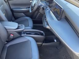 Nissan LEAF SV+ FWD 2026 — side view