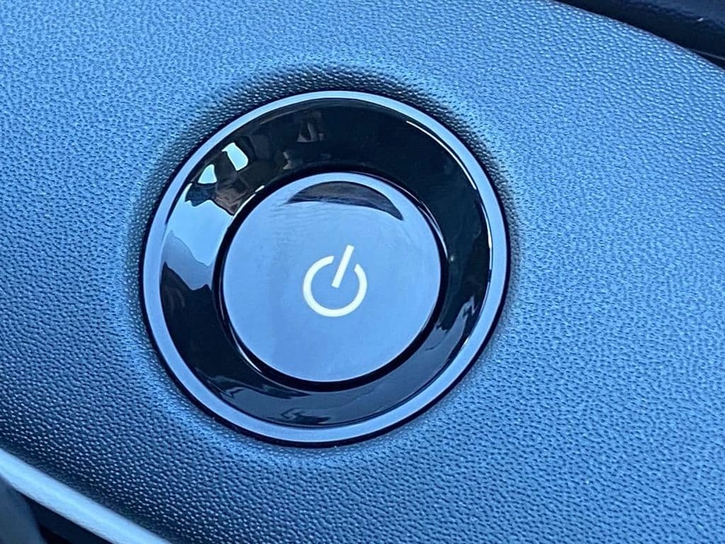 Nissan LEAF SV+ FWD 2026 — side view
