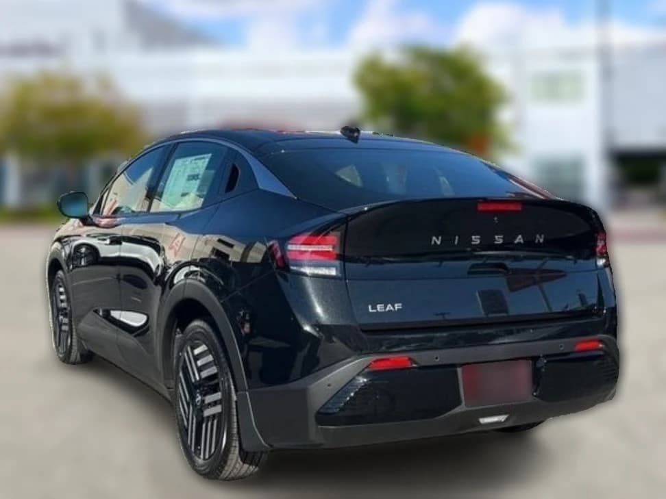 Nissan LEAF SV+ FWD 2026 — side view