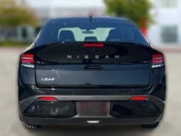 Nissan LEAF SV+ FWD 2026 — side view