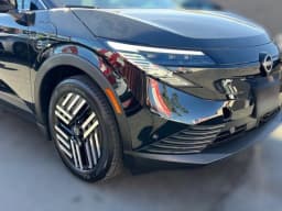 Nissan LEAF SV+ FWD 2026 — side view