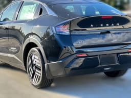 Nissan LEAF SV+ FWD 2026 — side view