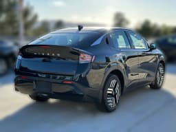 Nissan LEAF SV+ FWD 2026 — side view