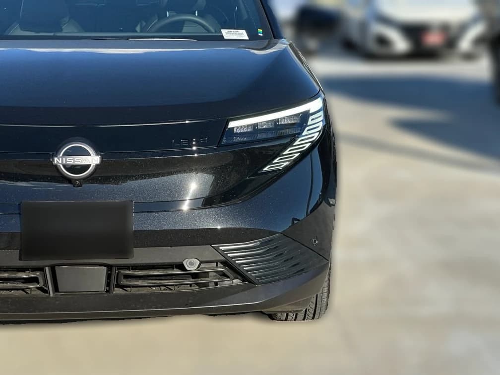Nissan LEAF SV+ FWD 2026 — side view