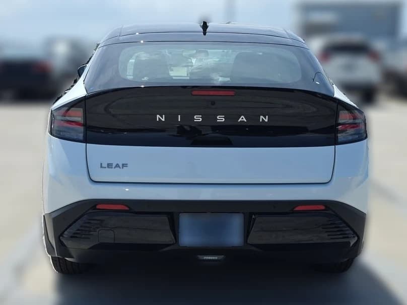 Nissan LEAF SV+ FWD 2026 — side view