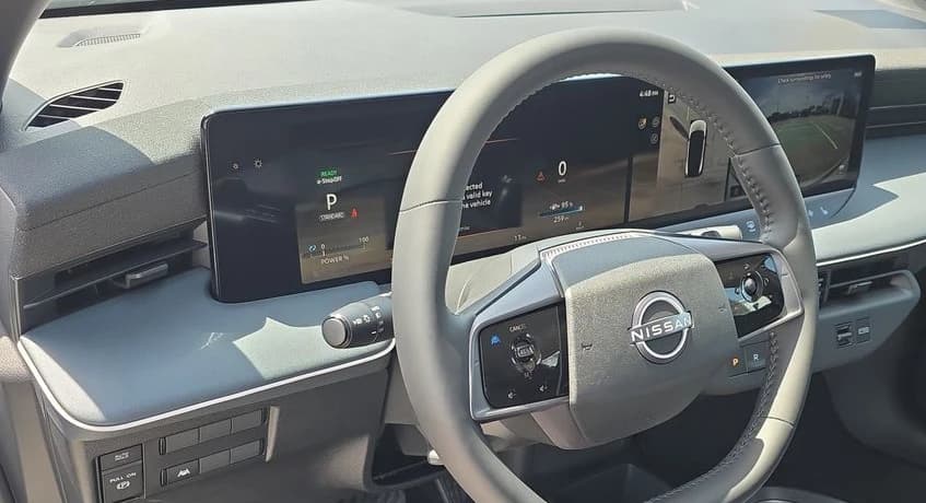 Nissan LEAF SV+ FWD 2026 — side view