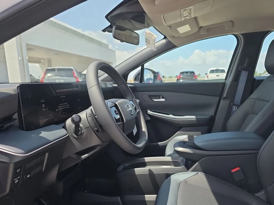 Nissan LEAF SV+ FWD 2026 — side view