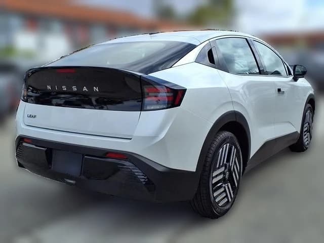 Nissan LEAF SV+ FWD 2026 — side view