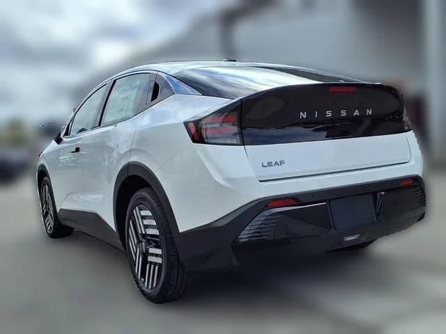 Nissan LEAF SV+ FWD 2026 — side view