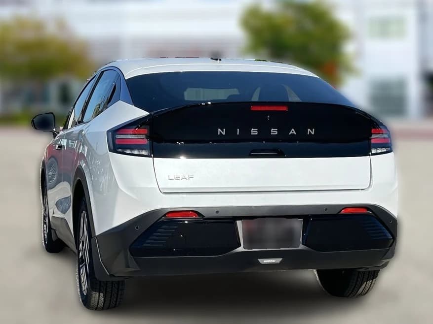 Nissan LEAF SV+ FWD 2026 — side view