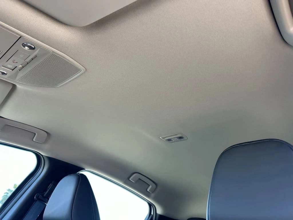 Nissan LEAF SV+ FWD 2026 — side view