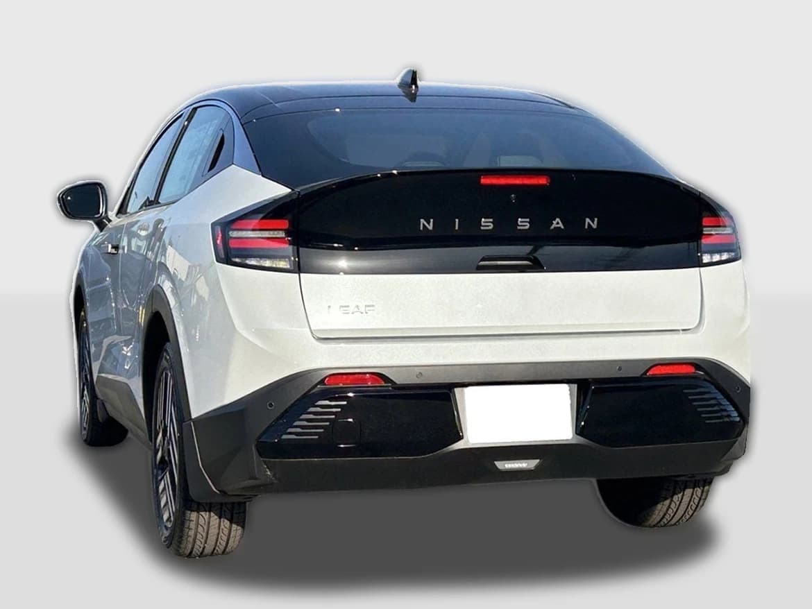 Nissan LEAF SV+ FWD 2026 — side view