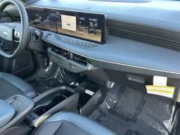 Nissan LEAF SV+ FWD 2026 — side view