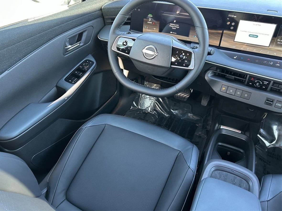 Nissan LEAF SV+ FWD 2026 — side view