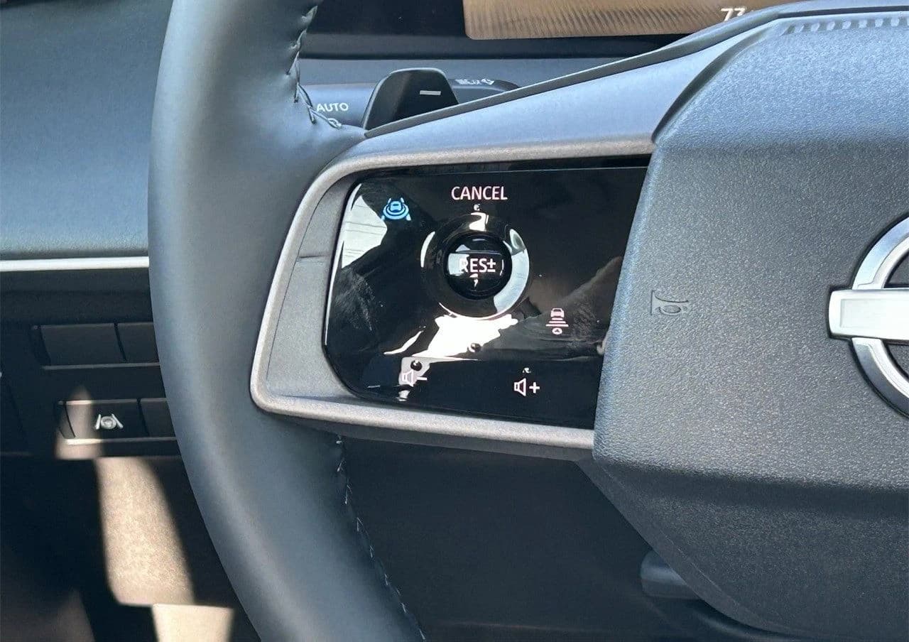Nissan LEAF SV+ FWD 2026 — side view
