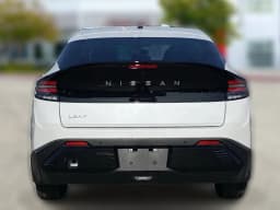 Nissan LEAF SV+ FWD 2026 — side view